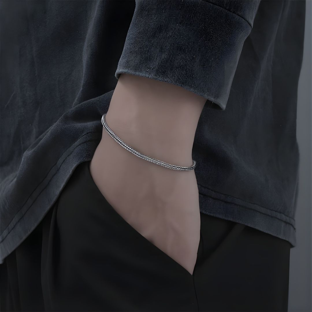 Noir Tail Bracelet